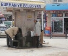 Balıkesir’in Burhaniye ilçesinde, Belediye İşletme Müdürlüğü tarafından Cumhuriyet Mahallesi’nden gelen