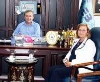 AKOVA’DAN BAŞKAN KILIÇ’A ZİYARET CHP Balıkesir Milletvekili Nedret Akova ve Edremit’in tanınmış avukatlarından Hanife
