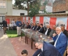 EDREMİT CHP’DE BAYRAMLAŞMA.. CHP Edremit İlçe Başkanlığı’nda Kurban Bayramı nedeniyle düzenlenen bayramlaşma töreni