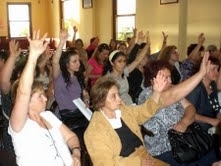 TÜZÜKTEKİ BİR MADDE TOPLANTIYI ERTELETTİ Balıkesir’in Ayvalık ilçesinde geçen yıl hayatını kaybeden Ayvalık Kent Konseyi