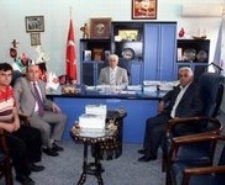 BALYA’DAN EDREMİT BELEDİYESİ’NE NEZAKET ZİYARETİ Balıkesir’in Balya Belediye Başkanı Dündar Cengiz, önceki gün yanında Belediye