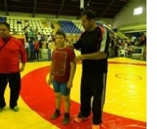 11 YAŞINDAKİ AYVALIKLI GÜREŞÇİ TÜRKİYE İKİNCİSİ OLDU Balıkesir Kurtdereli Spor Salonu’nda yapılan Gençler Greko-Romen Güreş İl Birinciliği