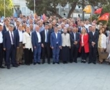 Balıkesir’in Burhaniye ilçesi, Ak Parti milletvekili adaylarını ağırladı. Cumhuriyet meydanında