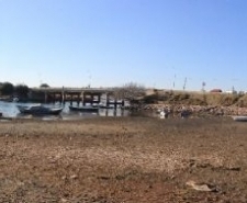 Deniz çekildi, tekneler karaya oturdu Edremit körfezinde med-cezir sebebiyle deniz 15 metre kadar çekilirken, sahildeki