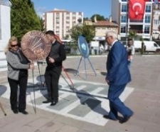 CHP’DEN ALTERNATİF KUTLAMA Balıkesir’in Edremit İlçesinde CHP ilçe örgütü Cumhuriyetin 92. Yılı resmi