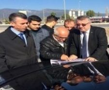 Kaymakam Sırmalı karayollarında incelemelerde bulundu Kaymakam Sırmalı yapılacak kavşak düzenlemelerinin trafik akışını rahatlatacağını belirtti.
