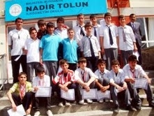 OKULDA ÖDÜL HEYECANI Balıkesir’in Burhaniye Nadir Tolun İlköğretim Okulu’nda ödül coşkusu yaşandı.