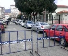 YGS İÇİN YOL KAPATTILAR Tüm yurt genelinde gerçekleştirilen YGS Sınavı Balıkesir’in Edremit ilçesinde de