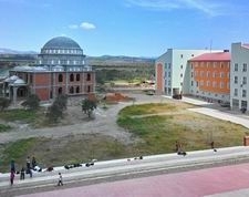 Edremit’te Anadolu İmam Hatip Lisesi kampüsü içinde yapılamakta olan cami