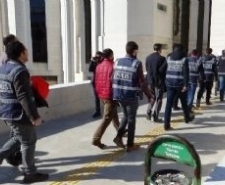 Edremit ilçesinde, Fetullahçı Terör Örgütü (FETÖ) ile bağlantıları olduğu iddiasıyla
