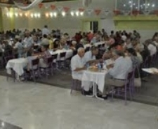 CHP İFTAR YEMEĞİ VERDİ Ayvalık Altınova CHP Belde teşkilatı Atatürk Kültür salonunda üyelerine iftar