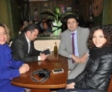 “MUHABBET” MEKANI AÇILDI Balıkesir’in Ayvalık ilçesinde, Tarık Bomba ve Kemal Okur ortaklığında “Maksad-ı