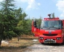 ÜLKÜ TEPE’DE KURU OTLAR TUTUŞTU Edremit’in gözde mesire yerinde, kuru otların tutuşması sonucu çıkan yangın,