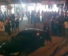 Silahlı Kavga: 2 Yaralı İki grup arasında çıkan silahlı ve sopalı kavgada 2 kişi