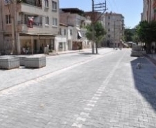 ÇAYİÇİ CADDESİ PIRIL PIRIL OLUYOR Edremit ilçesinde yıllardır sorun olan Çayiçi Caddesi ve devamında ki