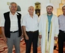 Din Görevlilerinden Ramazan Dayanışması Balıkesir’in Burhaniye ilçesinde, Ramazan nedeniyle camilerde teravih coşkusu yaşanırken, din