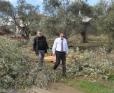 BAŞKAN SAKA, VATANDAŞIN YANINDA Edremit ve çevresinde etkili olan şiddetli yağmur ve fırtına Altınoluk