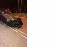 MAKİNA MÜHENDİSİNDEN PROTESTO Balıkesir’in Edremit ilçesinde bir makine mühendisi, gerçekleştirdiği ilginç eylem ile