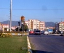BURHANİYE’DE KAVŞAK GENİŞLETİLME İSTEĞİ Balıkesir’in Burhaniye ilçesinde, Çanakkale – İzmir karayolundaki duble yol çalışmaları