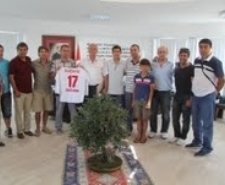 BURHANİYE’DE BAŞKAN’A DARDANEL ZİYARETİ Balıkesir’in Burhaniye ilçesinde, Çanakkale Dardanel spor Kulübü heyeti Burhaniye Belediye