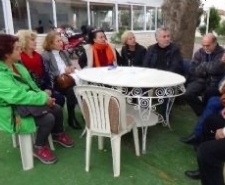 Edremit ilçesi Altınkum Mahallesi Muhtarı Selma Kayacan ve hayvanseverler, 15