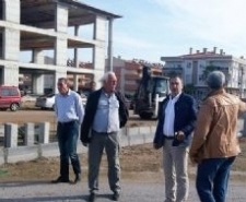 Ayvalık Belediye Başkanı Rahmi Gençer, yeni haftaya belediye çalışmalarını denetleyerek