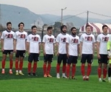ÖZGECAN FOTOĞRAFLI FORMALAR İLE SAHAYA ÇIKTILAR Havran Fatih Belediyespor bugün kendi sahası Kocaseyit Arena stadında oynadığı
