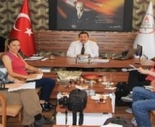 Koç “Edremit’te 5 okul hariç tüm okullar tam gün eğitime geçiyor.” İlçe Milli Eğitim Müdürü Yusuf Koç “Edremit’te 5 okul hariç