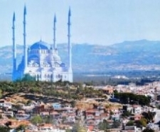 KARAMANOĞLU, “ULUCAMİ MÜHÜRDEN KURTULDU” Balıkesir’in Edremit ilçesinde 9 ay önce inşaatı durdurulan ‘Edremit Körfez