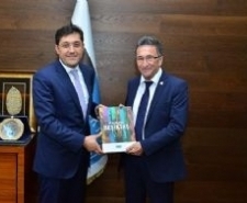 Edremit Belediye Başkanı Kamil Saka bir takım ziyaret ve açılış