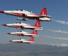 TÜRK YILDIZLARI SEZONU ÇANAKALE’DE AÇIYOR TÜRK YILDIZLARI YÜZÜNCI YIL İÇİN UÇACAK