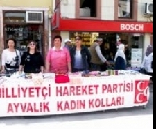  Balıkesir’in Ayvalık ilçesinde, Milliyetçi Hareket Partisi İlçe Kadın Kolları yöneticileri