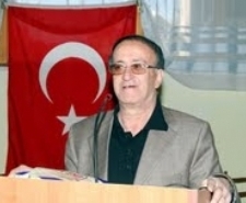  Balıkesir’in Edremit Berberler ve Kuaförler Odası Başkanı Erdoğan Güder, berber