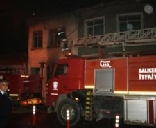 KORKUTAN YANGIN Balıkesir’in Havran ilçesinde 2 katlı bir evin en üst katında