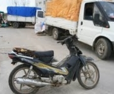 JANDARMA ÇALINAN MOTOSİKLETİ İŞÇİ TAŞIYAN KAMYONETTE ELE GEÇİRDİ Balıkesir’in Ayvalık ilçesine bağlı Altınova beldesinde, jandarma ekipleri, çalıntı motosikleti