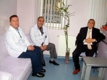 KAYMAKAM DİYALİZ MERKEZİNİ ZİYARET ETTİ Balıkesir’in Burhaniye Kaymakamı Ali Uslanmaz, Diyaliz merkezini ziyaret etti. Burhaniye