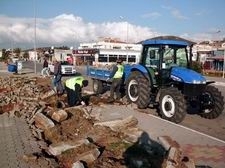 SARIMSAKLI SAHİL ŞERİDİNDE KALDIRIMLAR YENİLENİYOR SARIMSAKLI SAHİL ŞERİDİNDE KALDIRIMLAR YENİLENİYOR Balıkesir’in Ayvalık ilçesine bağlı Küçükköy