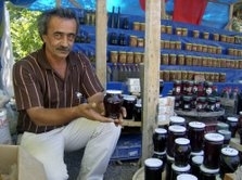 Havran’ın Dereören köyünde yetişen ve tüm körfeze satılan kara dut