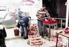 KASAPLAR ET SATAMADI, AMA BOL BOL ET PARÇALADI AYVALIK’TA KASAPLAR ET SATAMADI, AMA BOL BOL ET PARÇALADI Balıkesir’in