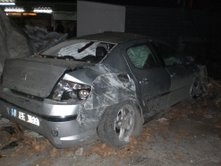  AYVALIK’TA BİR OTOMOBİL ODUN DEPOSUNA UÇTU  Balıkesir’in Ayvalık ilçesinde meydana