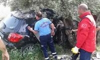 Tarlaya uçan otomobil zeytin ağacına çarparak durabildi: 3 yaralı Balıkesir’in Havran ilçesinde tarlaya savrulan otomobil zeytin ağacına çarparak durabildi.