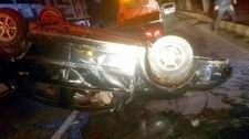Balıkesir’in Burhaniye ilçesinde ters dönen araçta sıkışık kalan sürücü itfaiye