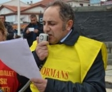Balıkesir’in Ayvalık ilçesinde, Kamu Emekçileri Sendikaları Konfederasyonu’na (KESK) bağlı Büro