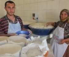 KÖY EKMEĞİ ŞEHİRLİNİN YENİ GÖZDESİ Balıkesir’in Havran ilçesinde, 2 çocuk annesi Nürsel Şahin’in odun ateşinde