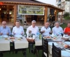 ZEYTİNYAĞI KAMU SPOTUNA RTÜK ENGELİ Balıkesir’in Ayvalık ilçesinde Komili’nin düzenlediği geleneksel iftar yemeğine katılan AK