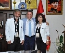 EDREMİT BELEDİYE BAŞKANI KAMİL SAKA GREEK ART UNİON’U MAKAMINDA AĞIRLADI Edremit Belediye Başkanı Kamil Saka (Greek Art Unıon) Yunanistan Sanat