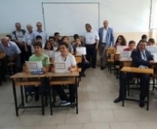 AK Parti Milletvekili Burhaniye’de Karne Dağıttı AK Parti MKYK Üyesi ve Balıkesir Milletvekili Ali Aydınlıoğlu, Burhaniye’de