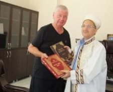 73 YAŞINDAKİ ALMAN MÜHENDİS MÜSLÜMAN OLDU Balıkesir’in Burhaniye ilçesinde, Alman Makine Yüksek Mühendisi Jürgen Scneider Müslüman