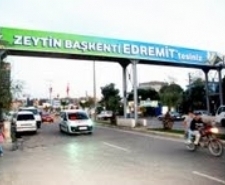  Balıkesir’in Edremit Belediyesi tarafından hazırlanan ve Akçay Caddesindeki üst geçit