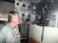 Balıkesir’in Edremit ilçesinde, elektrik panosundaki kısa devre sonucu çıkan yangın,